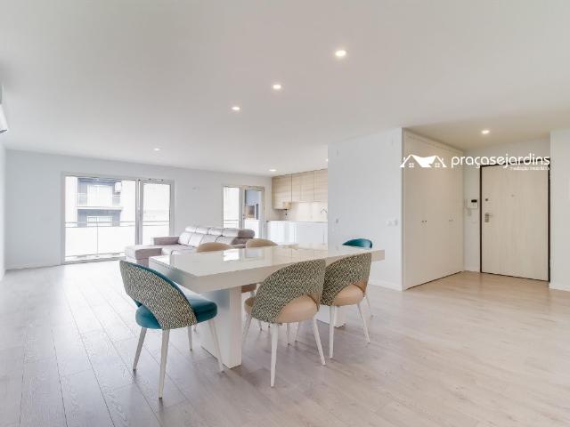 Apartamento T3 semi novo