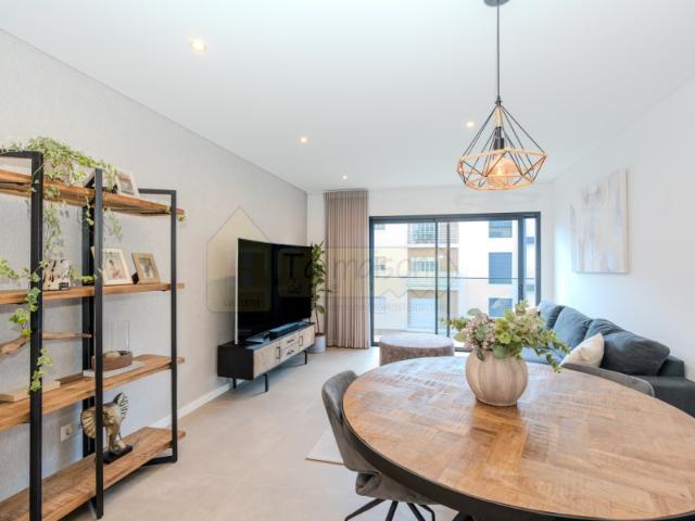 Apartamento T3 semi novo com garagem