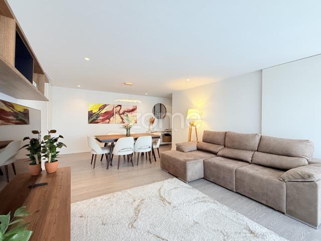 Apartamento T3 Semi Novo em Calendário