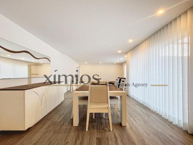 Apartamento T3, semi novo, em Póvoa de Varzim 140m² A Ver O Mar