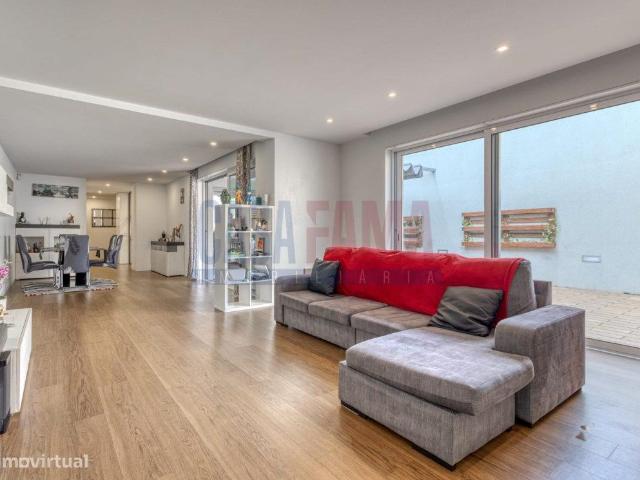 Apartamento T3 semi novo, localizado em Montgeron na Pvoa de Varzim