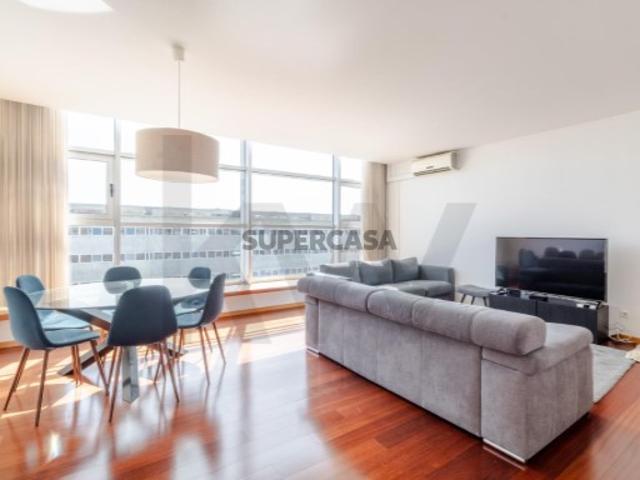 Apartamento T3, Semi Novo Zona Nova da Alta de Lisboa Condominio Privado