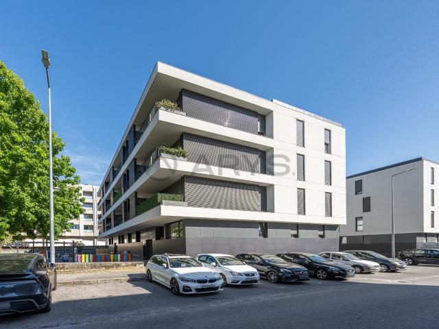 Apartamento T3 Seminovo em Tenões, Braga