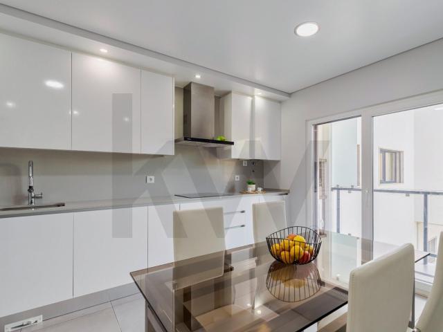 Apartamento T3 Seminovo em Fernão Ferro com elevador