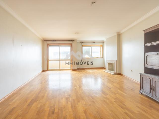 Apartamento T3 | Serpa Pinto | Varandas | Metro | Garagem