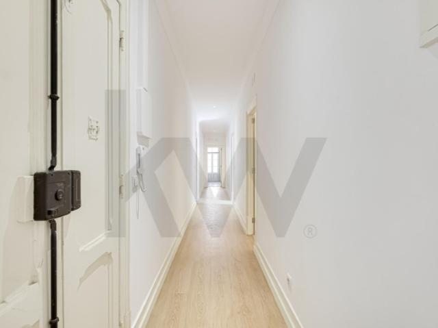 Apartamento T3 situado nas Avenidas Novas