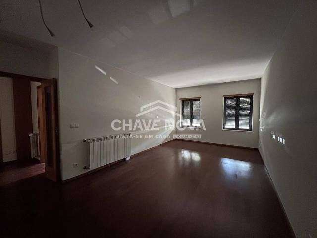 Apartamento T3 situado em Oliveira do Douro Empreendimento Quinta da Seara