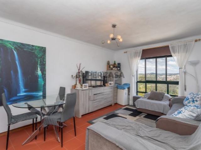 Apartamento T3, situado em Algueirão