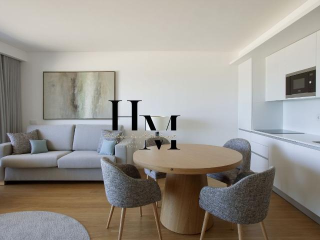 Apartamento T0+1 com solário inserido no prestigiado empreen. 141m² Sesimbra Santiago