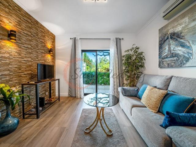 Apartamento T0+1 com Terraço Privativo e Licença Al | Torre. 50m² Albufeira e Olhos de Água