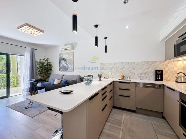 Apartamento T0+1 com Terraço Privativo e Licença AL | Torre da Medronheira, Albufeira