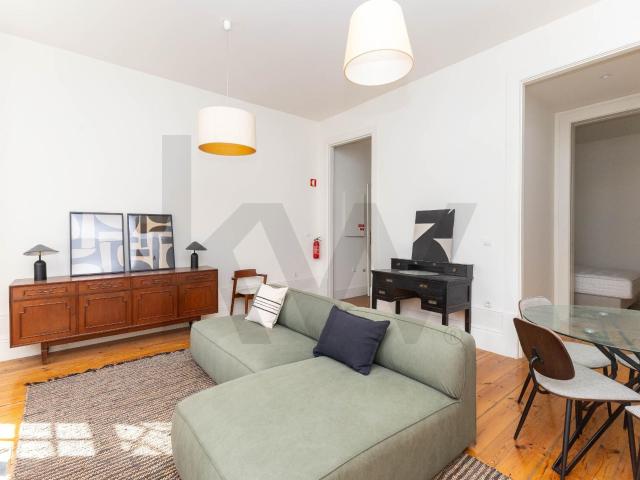 Apartamento T0+1 Edifício Histórico com Licença AL em Cedofeita Localização Premium