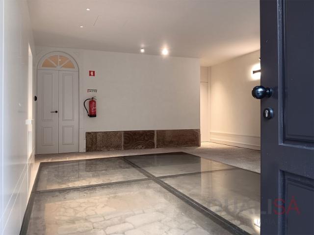 Apartamento T0+1 novo com varanda, equipado e mobilado, centro histórico de Braga para arrendamento