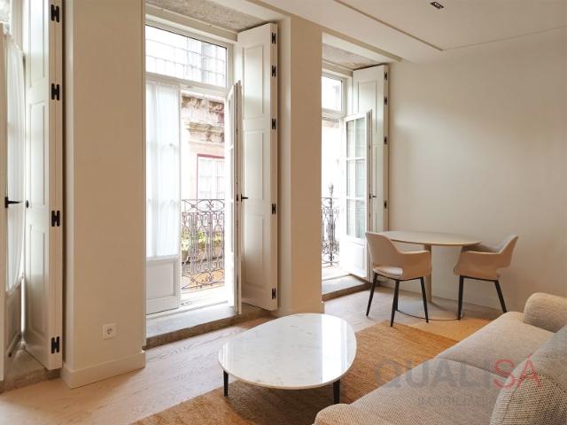 Apartamento T0+1 novo com varanda, equipado e mobilado, centro histórico de Braga para arrendamento