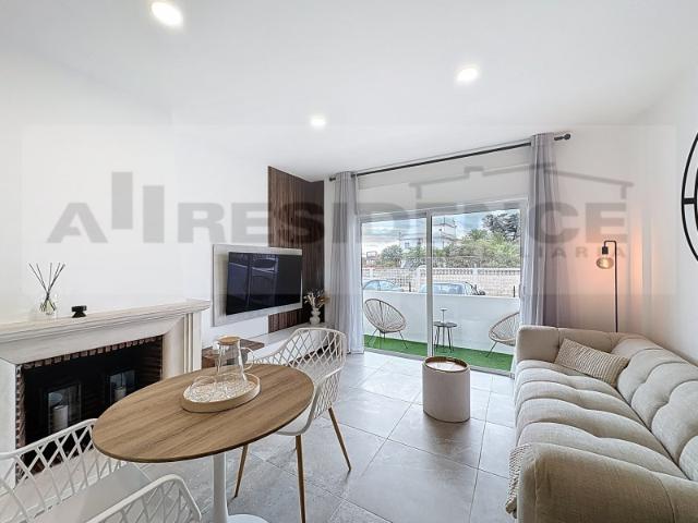 Apartamento T0+1 quarto renovado em Albufeira, Oura
