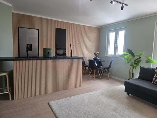 Apartamento T0+2 renovado, com piscina junto à Marina de Vil. 45m² Quarteira