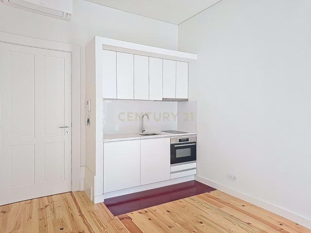 Apartamento T0 + 1 Novo com Varanda – Rua do Bonjardim, Porto