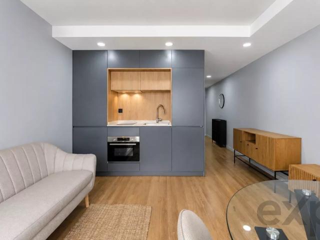 Apartamento T0 * Terraço * Lugar de Estacionamento * Equipado e Mobilado * Estação CP e Rodoviária de Aveiro