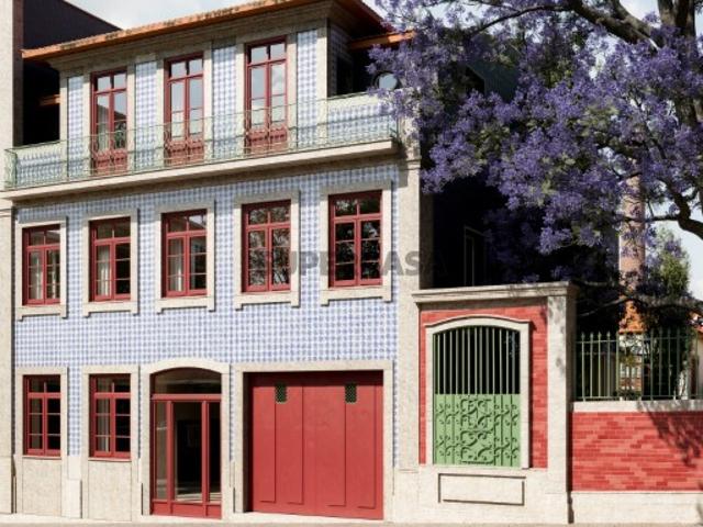 Apartamento T0 com 1 lugar de estacionamento no centro do Porto