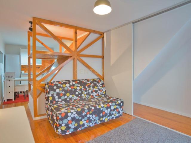 Apartamento T0 com charme e localização premium ao lado de Santa Apolónia