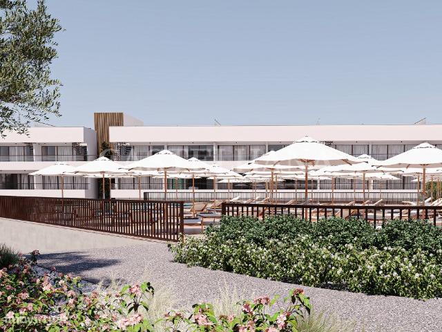 Apartamento T0 com jardim, junto praia, no Carvoeiro, Algarve
