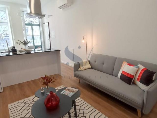 Apartamento T0 com Logradouro, Remodelado e Equipado em São. 63m² São Vicente