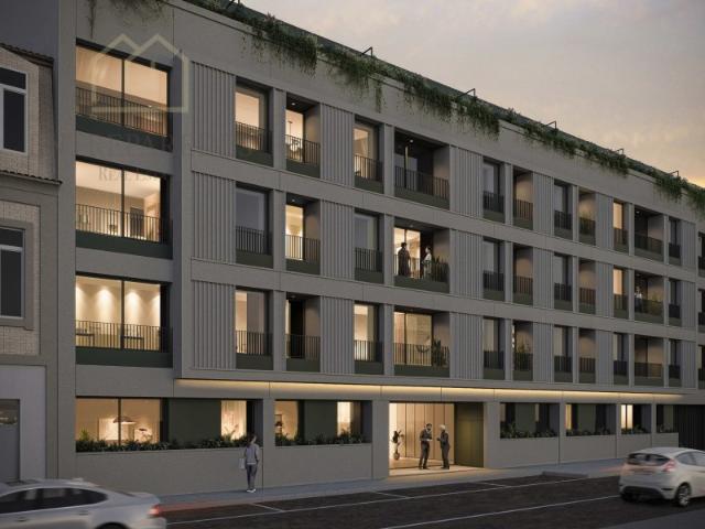 Apartamento T0 com lugar de garagem e varanda a poucos minutos da Estação do Marquês e da Rua da Constituição para comprar no Porto
