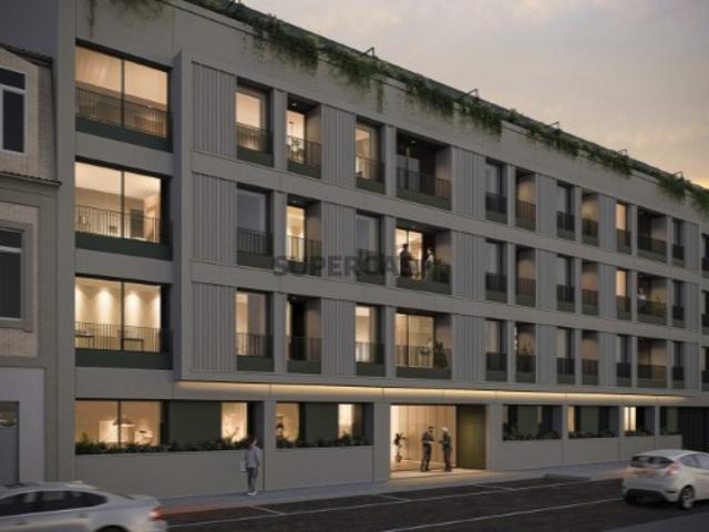 Apartamento T0 com lugar de garagem e varanda a poucos minutos da Estação do Marquês e da Rua da Constituição para comprar no Porto