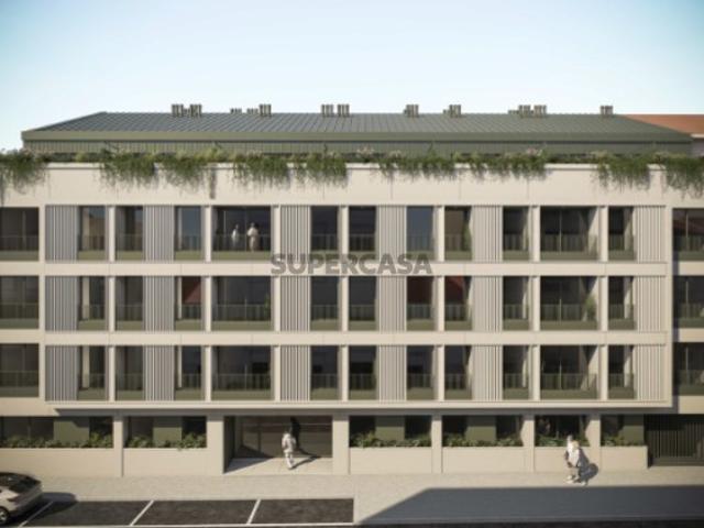 Apartamento T0 com lugar de garagem para comprar a poucos minutos da Estação do Marquês e da Rua da Constituição Porto