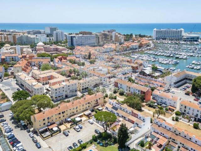 Apartamento T0 convertido em T2 com 37m² úteis a 50 metros d. 0m² Quarteira