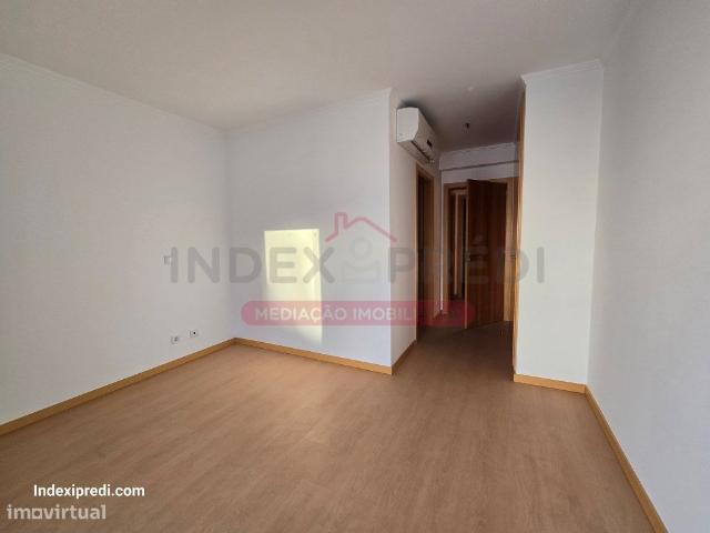 Apartamento T0 C/lugar de garagem de excelentes acabamentos