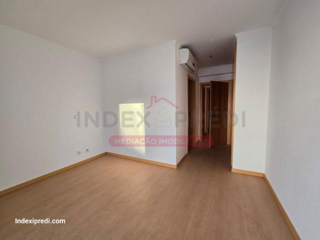 Apartamento T0 C/lugar de garagem de excelentes acabamentos