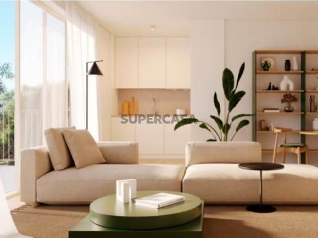 Apartamento T0 dúplex com terraço e varanda a 200 metros da praia em Leça da Palmeira
