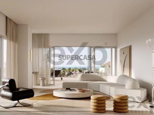 Apartamento T4 em Carcavelos e Parede