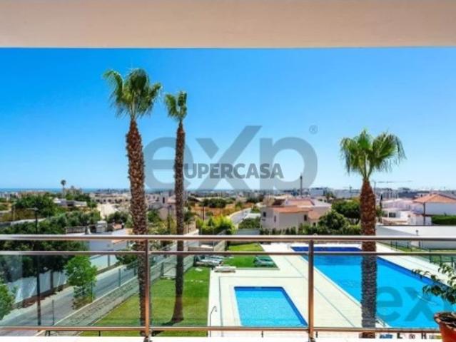 Apartamento T5 em Quelfes