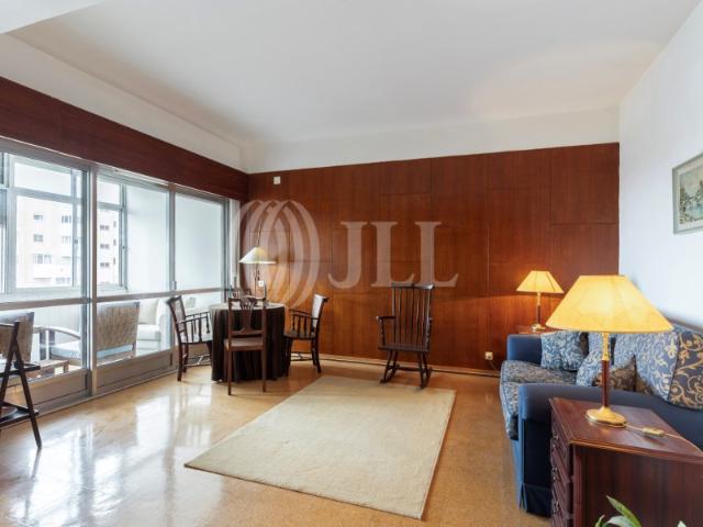 Apartamento T0, estúdio para remodelar, em Cascais
