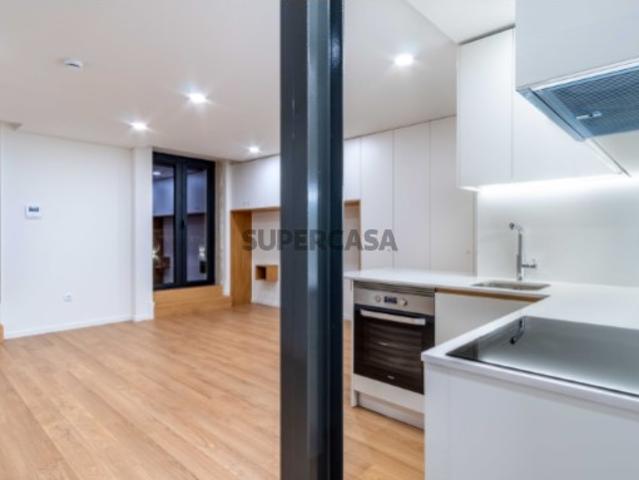 Apartamento T0 equipado com varanda na Baixa do Porto