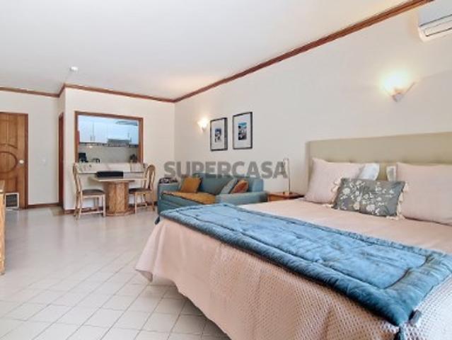 Apartamento T0 inserido num empreemdimento turistico a 5 minutos da praia da Oura Albufeira
