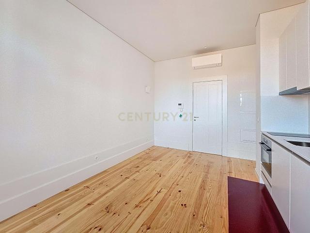Apartamento T0 Mobilado – Rua do Bonjardim, Porto