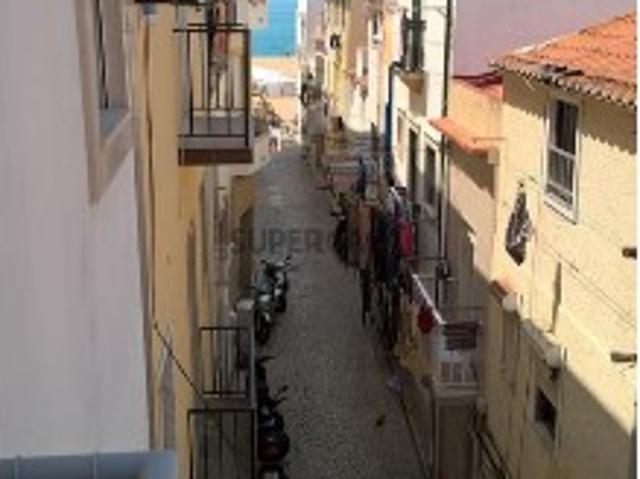 Apartamento T0 modificado 2º. andar e sótão