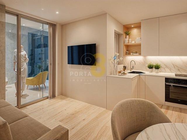 Apartamento T0 na Baixa do Porto com varanda e mezanine