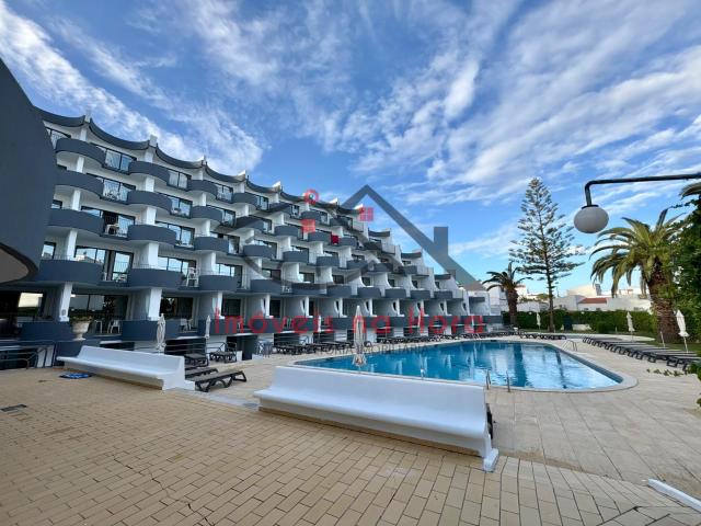 Apartamento T0 no centro da cidade 260m da Praia do Forte de São João