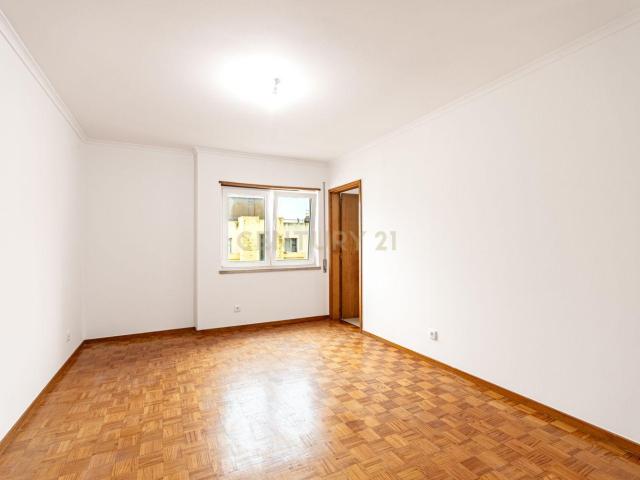 Apartamento T0 no Monte da Caparica Oportunidade Única