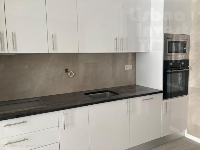 Apartamento T0 novo com terraço em Avenidas Novas