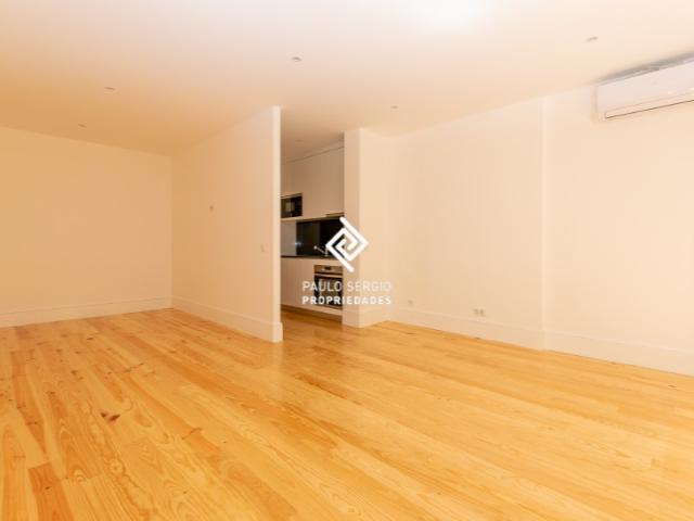Apartamento T0 Porto Junto ao Metro da Trindade