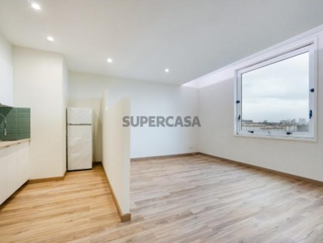 Apartamento T0 reabilitado no centro de Matosinhos