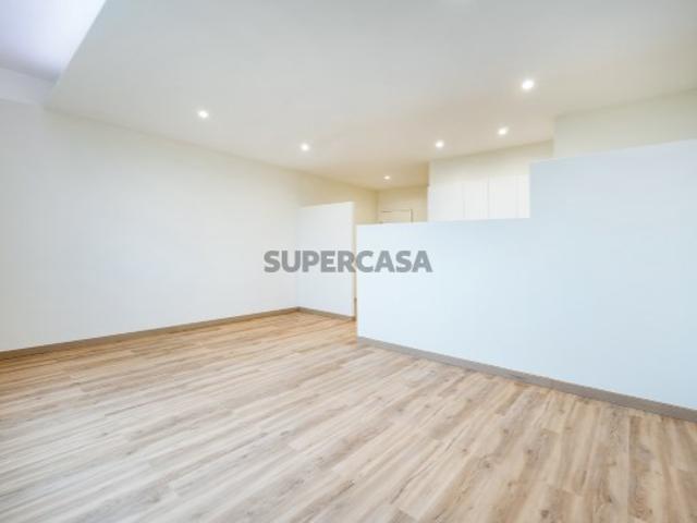 Apartamento T0 reabilitado no centro de Matosinhos