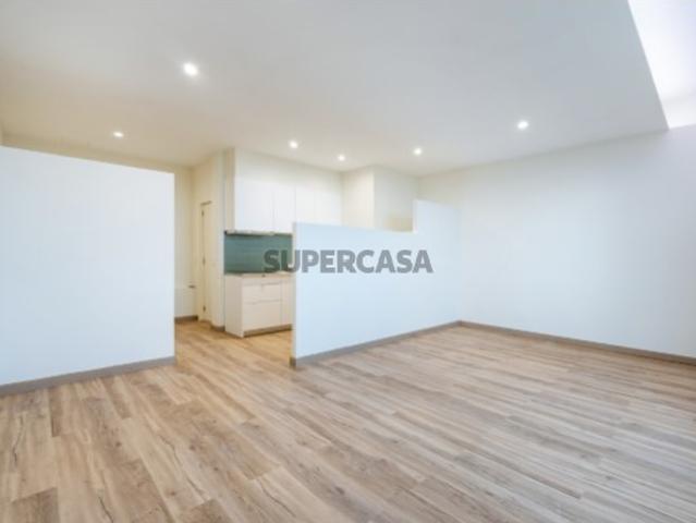 Apartamento T0 reabilitado no centro de Matosinhos