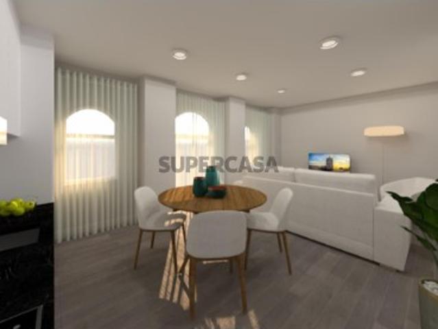 Apartamento T0, recuperado, na Graça