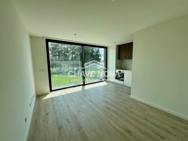 Apartamento T0 Situado no piso 3 Empreendimento Caulinos Residence
